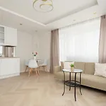 Daire Cozy In The Centre Of By Renters Varşova
