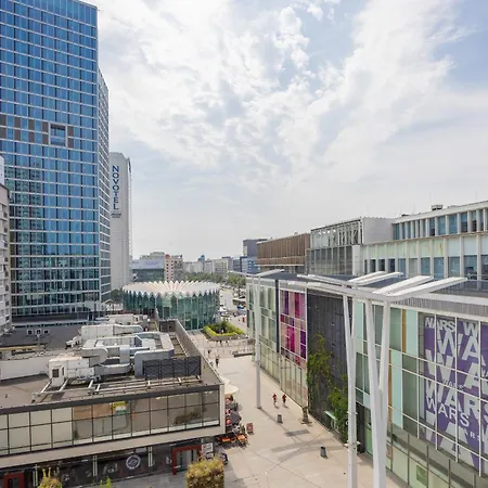 Cozy In The Centre Of By Renters Apartmán