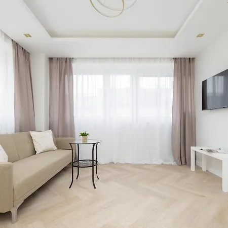 Cozy In The Centre Of By Rent Like Апартаменты *