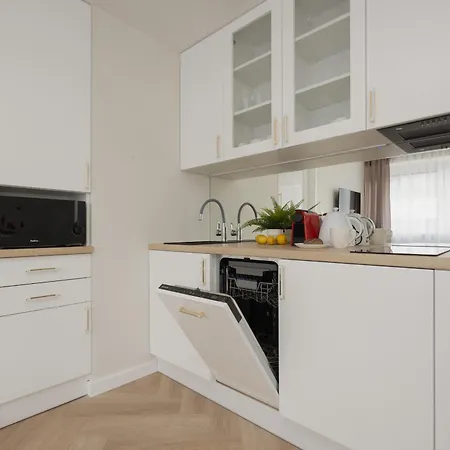 Апартаменты Cozy In The Centre Of By Renters *