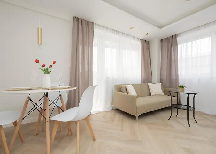 Cozy In The Centre Of By Renters